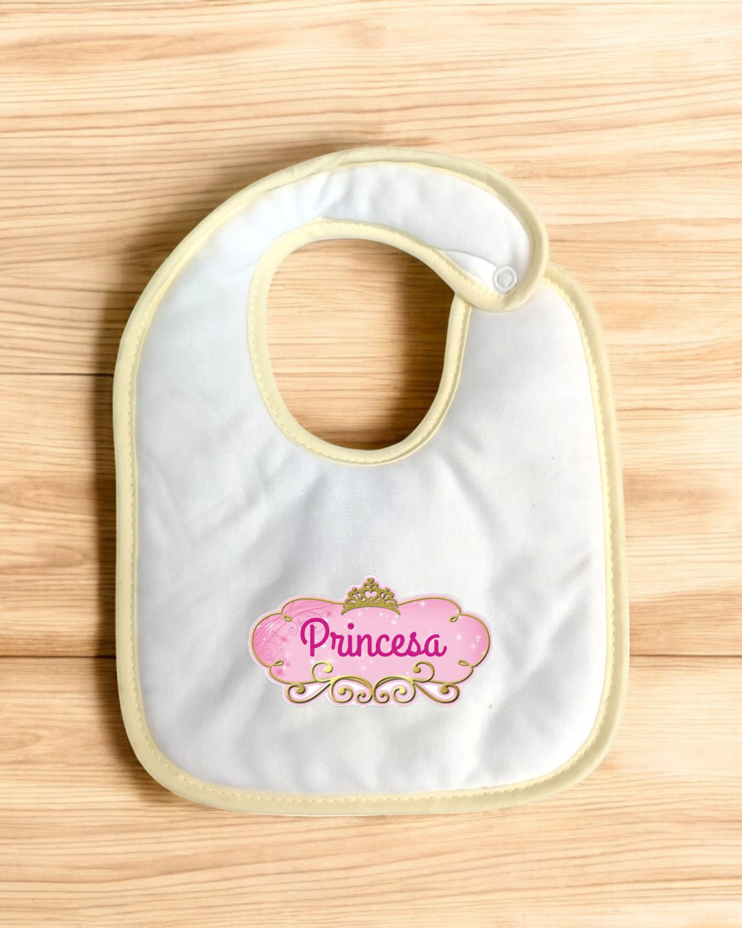 Babete de bebé branco com bordas creme e estampado 'Princesa'