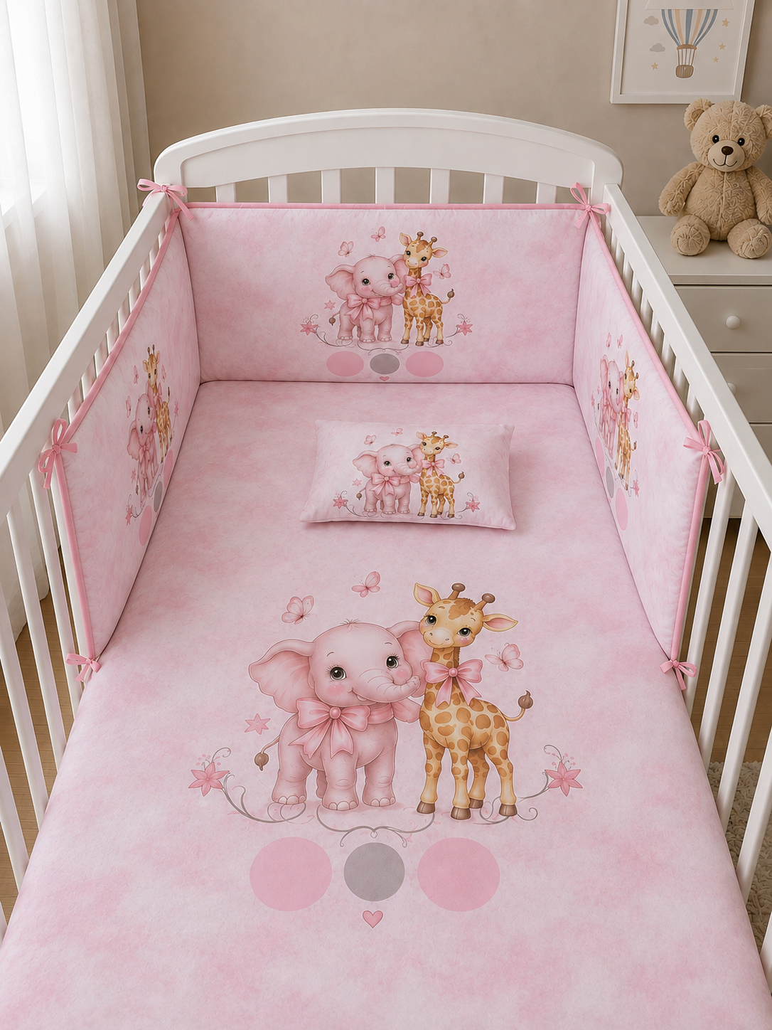 Roupa de cama rosa com elefante e girafa para berço branco