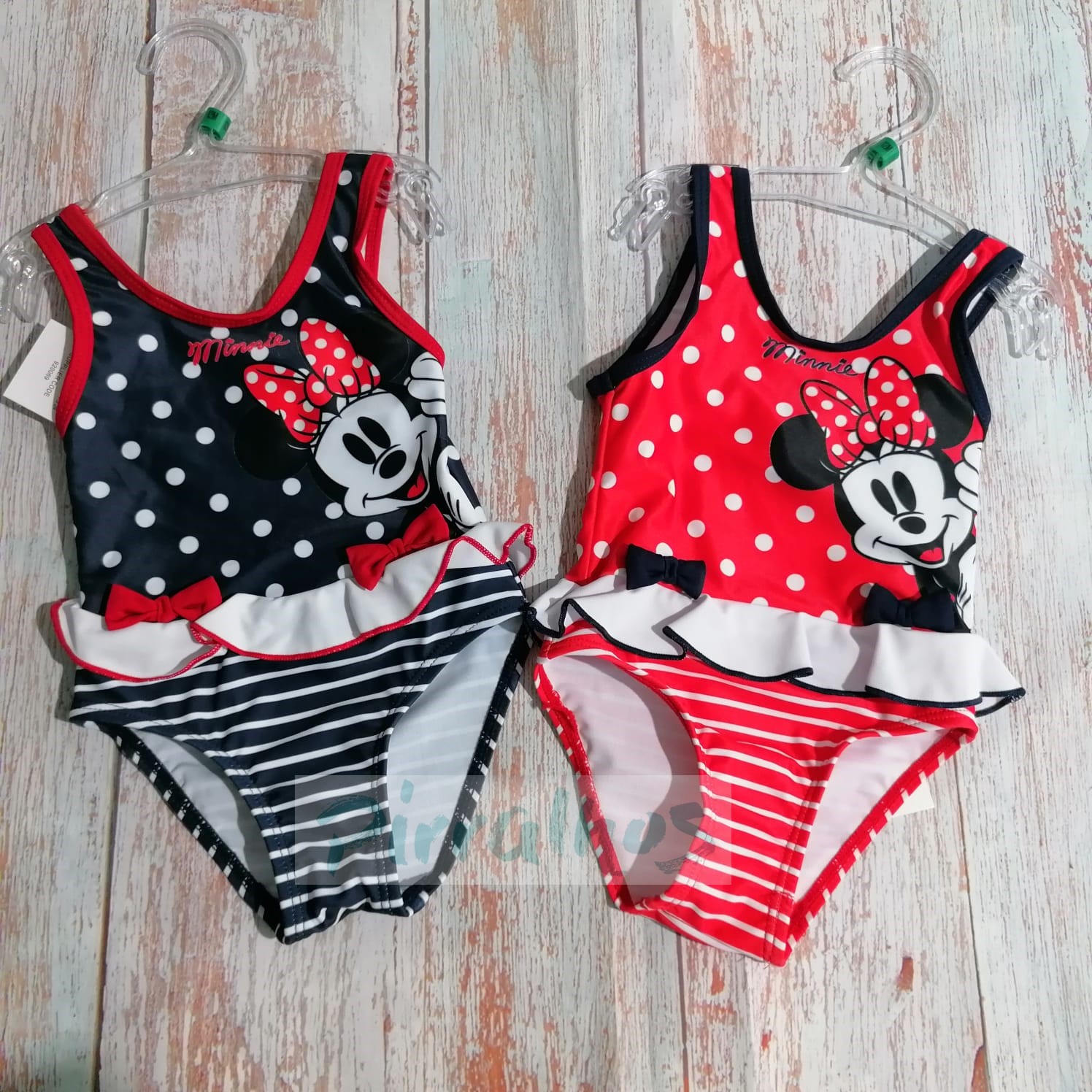Fatos de banho para criança vermelhos e azul escuro com bolinhas brancas e estampa da Minnie Mouse