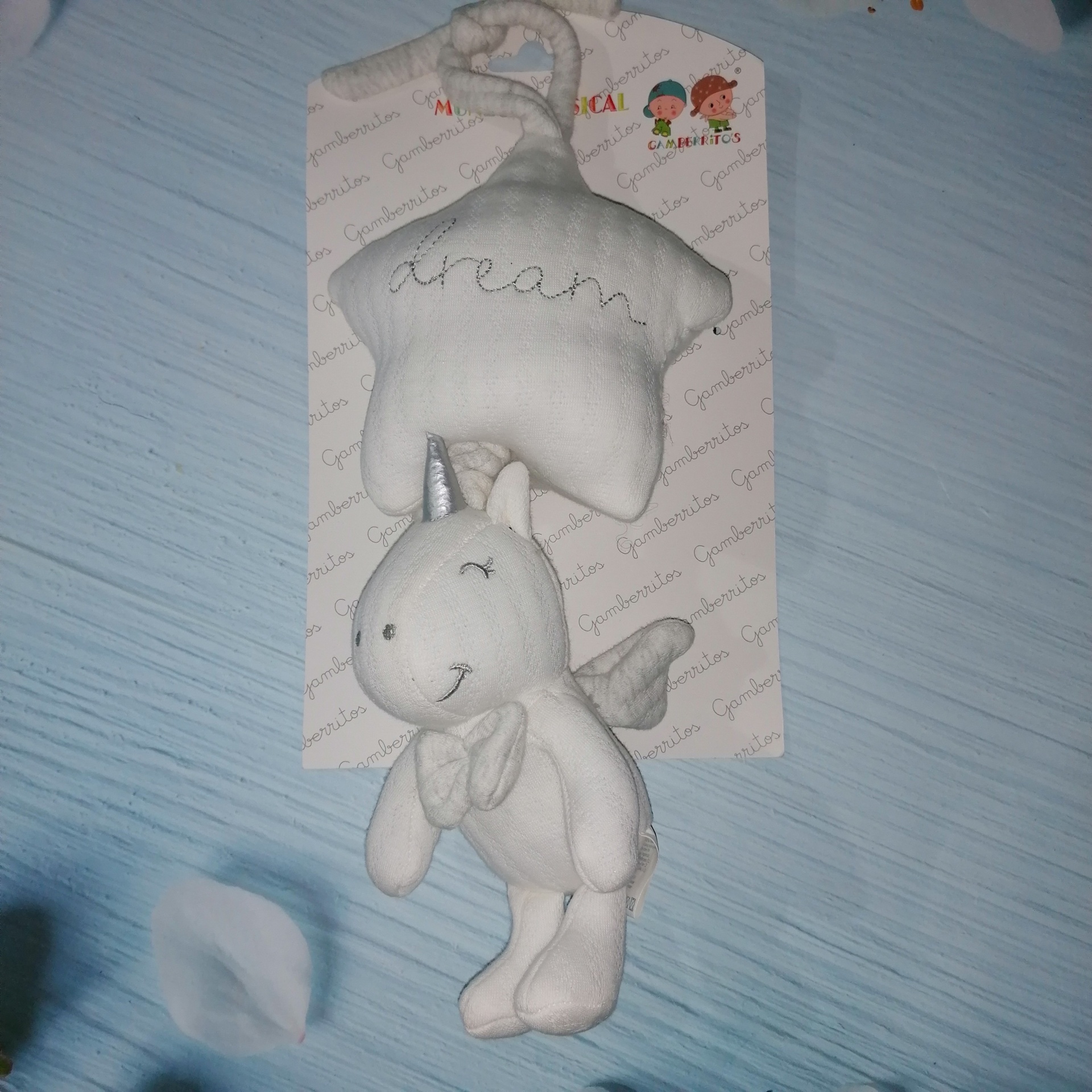 Brinquedo pendente para bebé em tecido com estrela e unicórnio cinza claro
