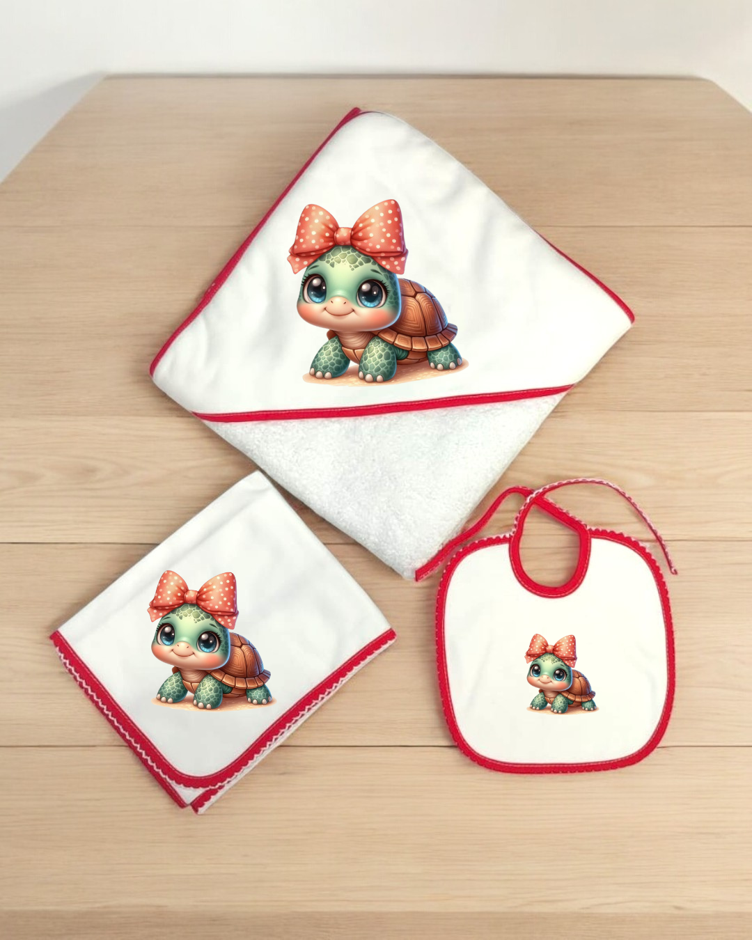 Conjunto de toalha, fralda e babete de bebé com estampa de tartaruga e fita rosa