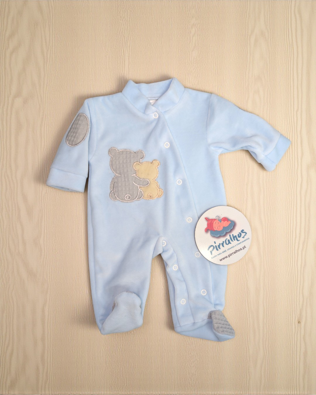 Macacão azul claro para bebé com aplicação de ursos e etiqueta redonda Pirralhos