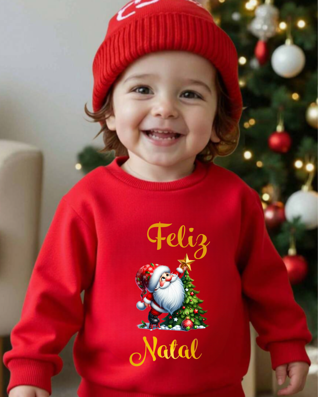 Criança com camisola vermelha de Natal com Pai Natal e texto Feliz Natal