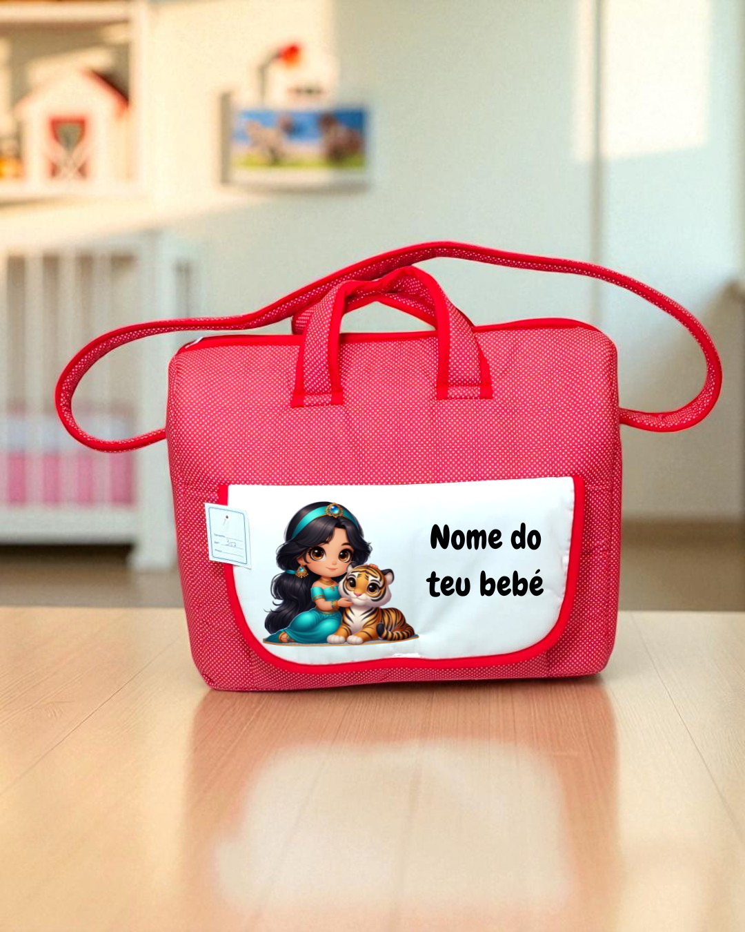 Bolsa vermelha com desenho de personagem e tigre e texto personalizável