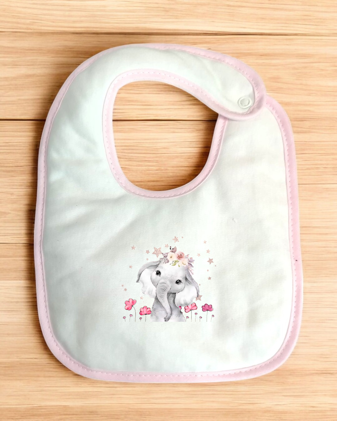 Babete branco com bordas rosa e elefante desenhado no centro