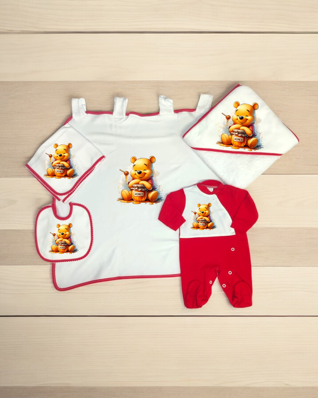 Conjunto de roupa e acessórios para bebé com estampa de ursinho amarelo e vermelho