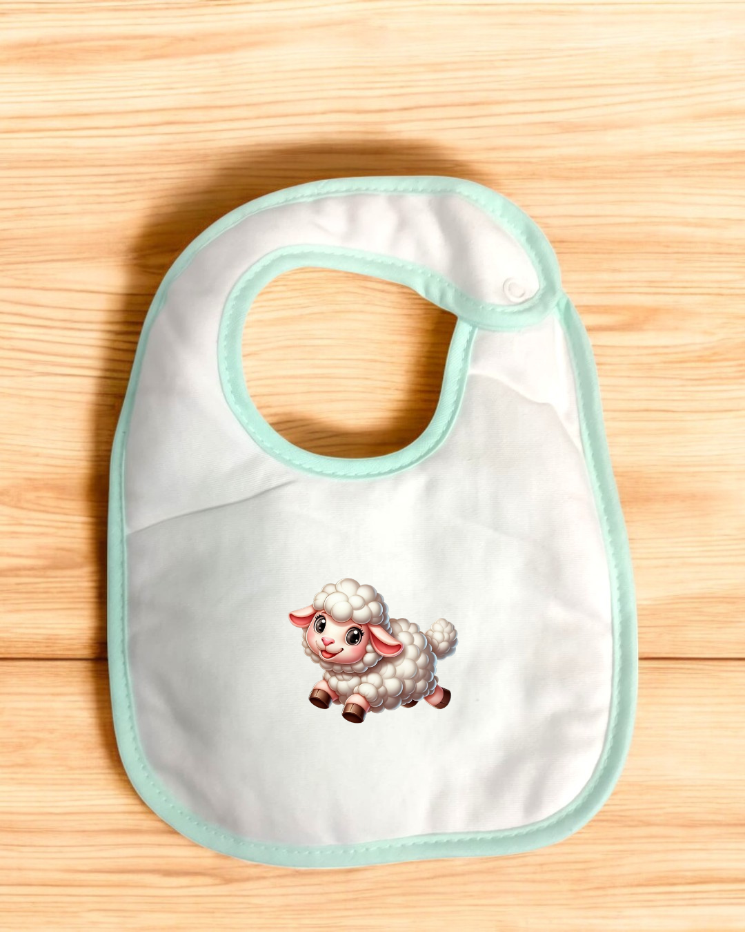 Babete branco com estampa de cordeiro e bordas cinza claro