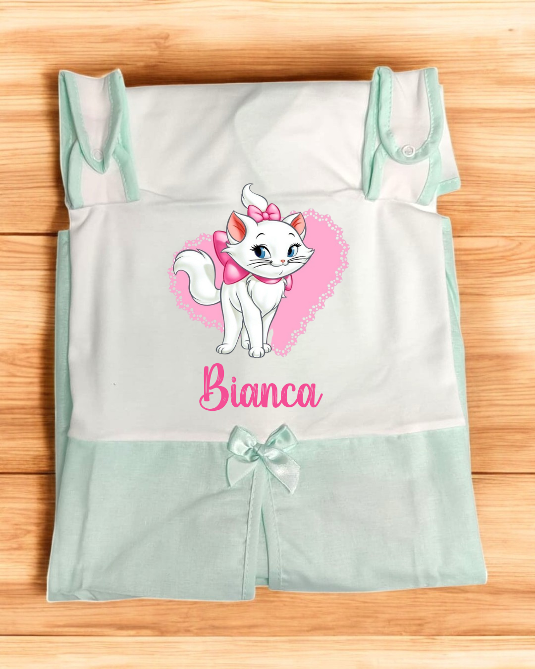 Body de bebé branco e verde água com desenho de gato e nome Bianca