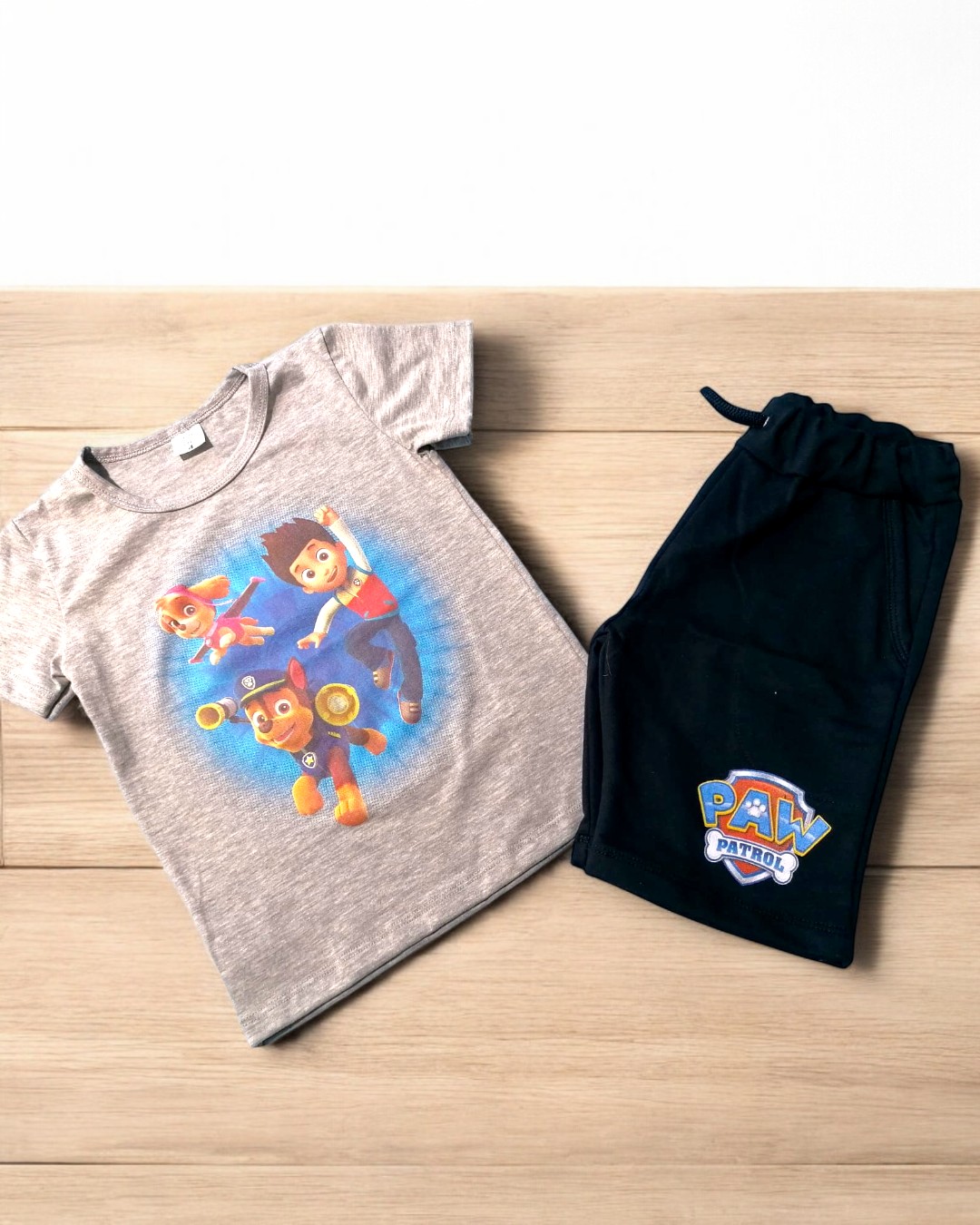Conjunto infantil PAW Patrol com t-shirt cinzenta estampada e calças pretas