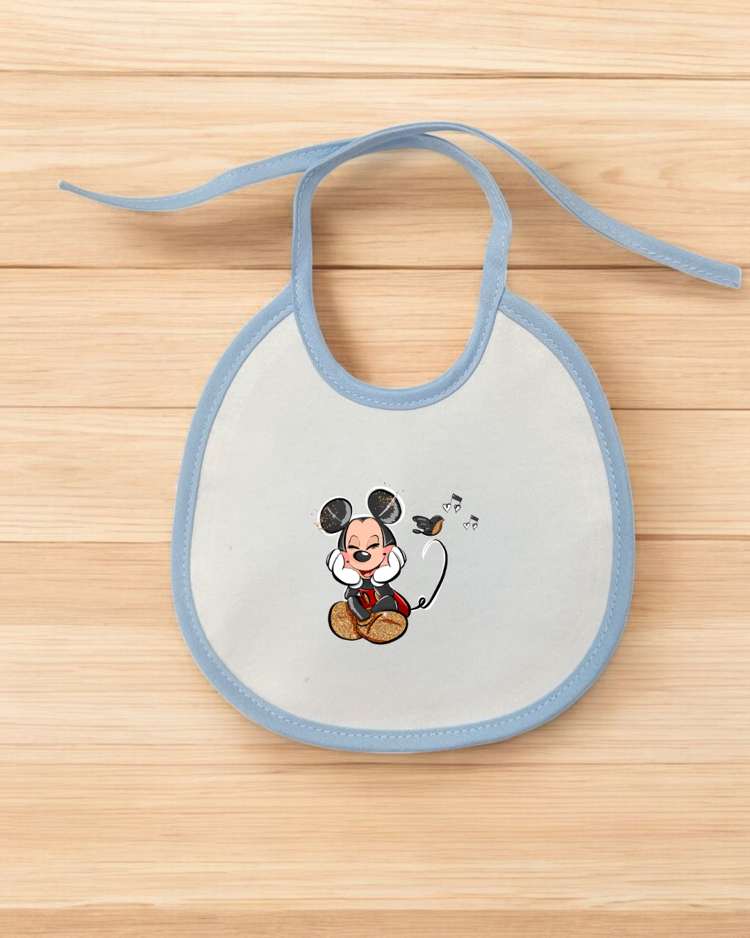 Babete branco com borda azul e ilustração de rato musica