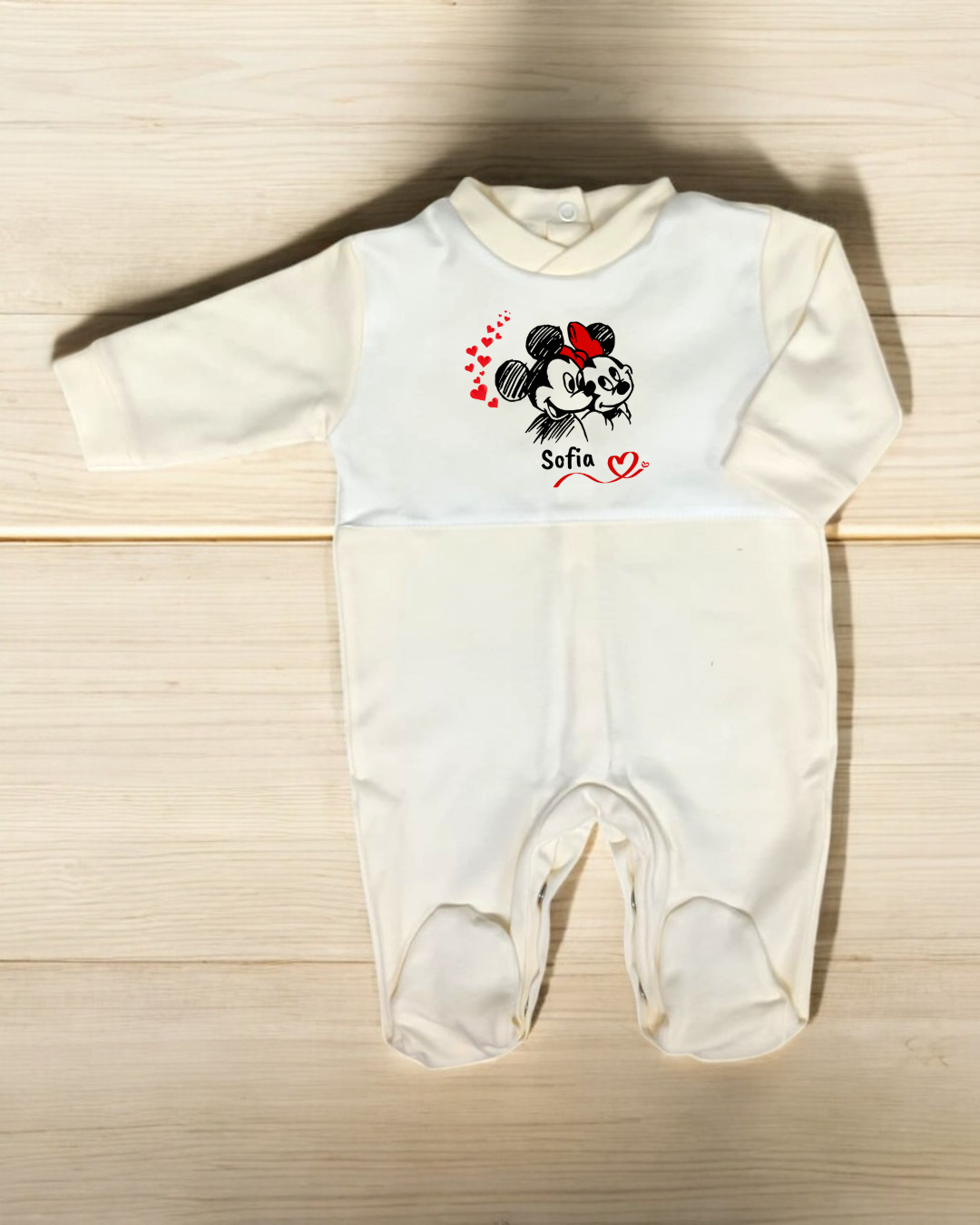 Macacão de bébé branco com estampado de desenhos e nome Sofia