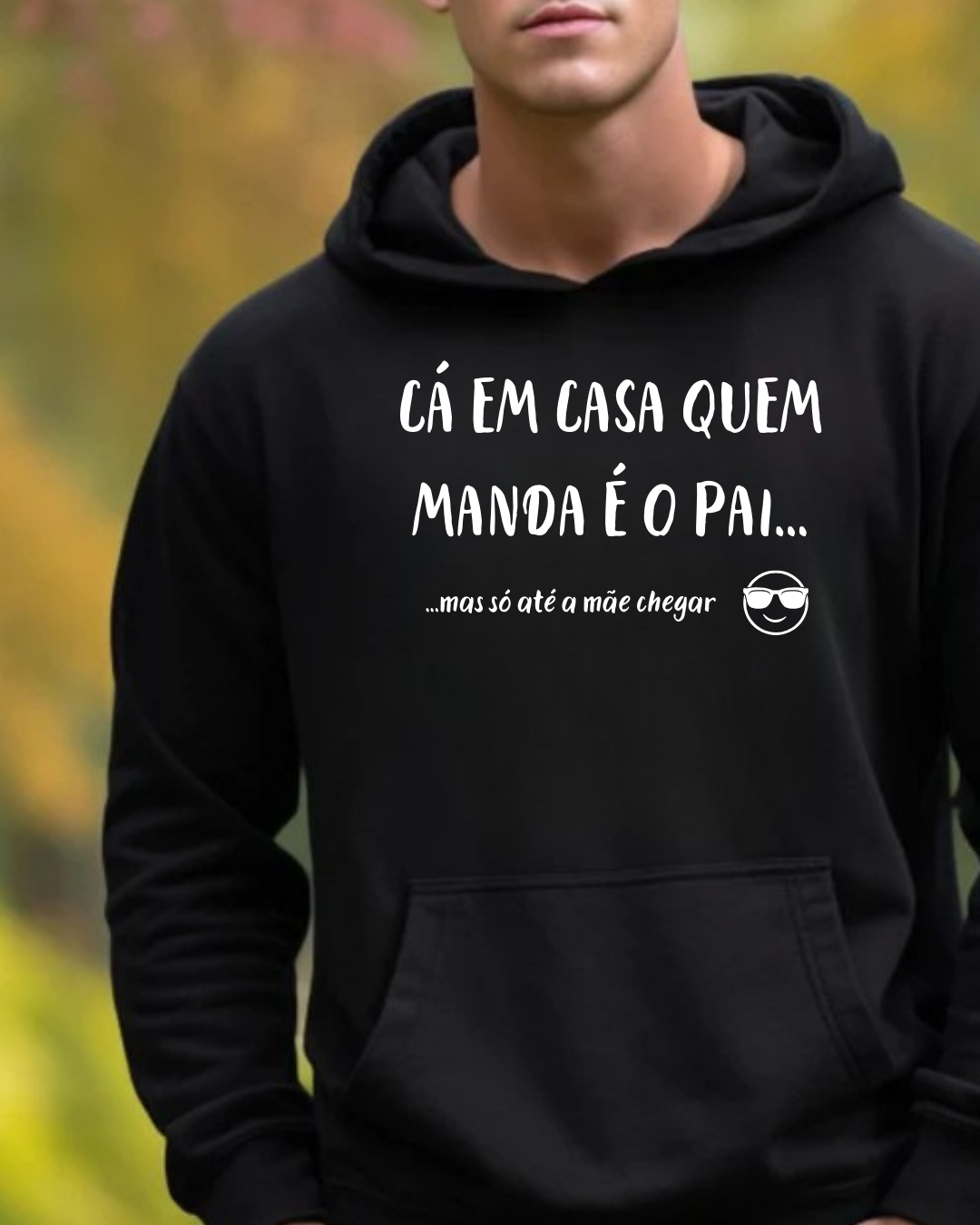 Sweatshirt preta com texto branco 
