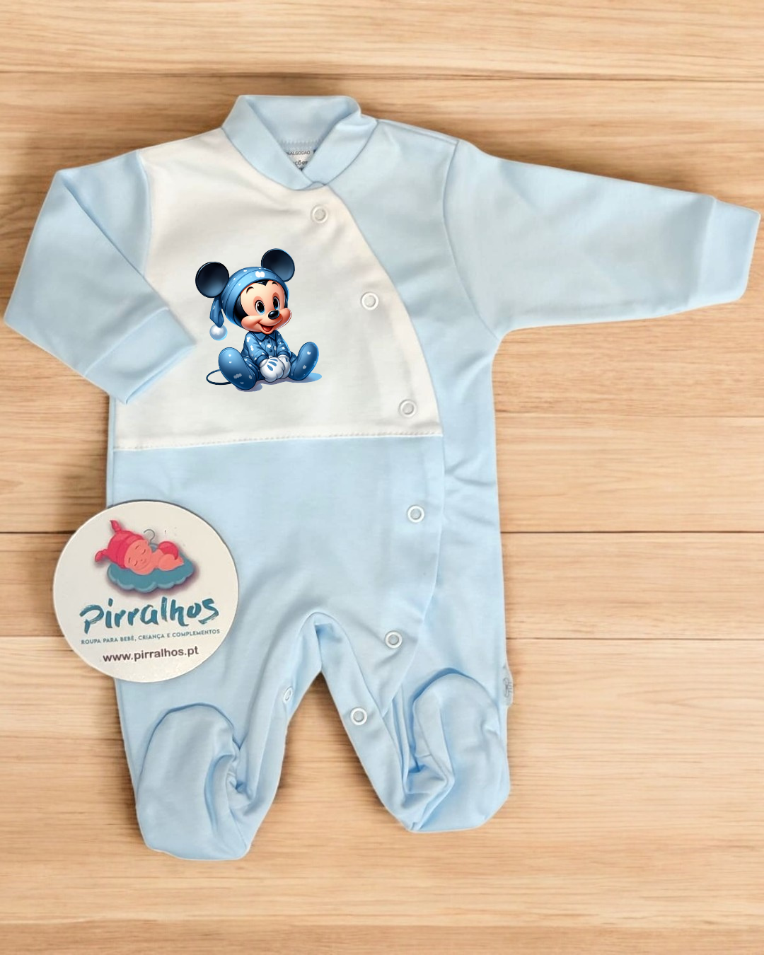 Macacão azul claro para bebé com personagem de rato estampada