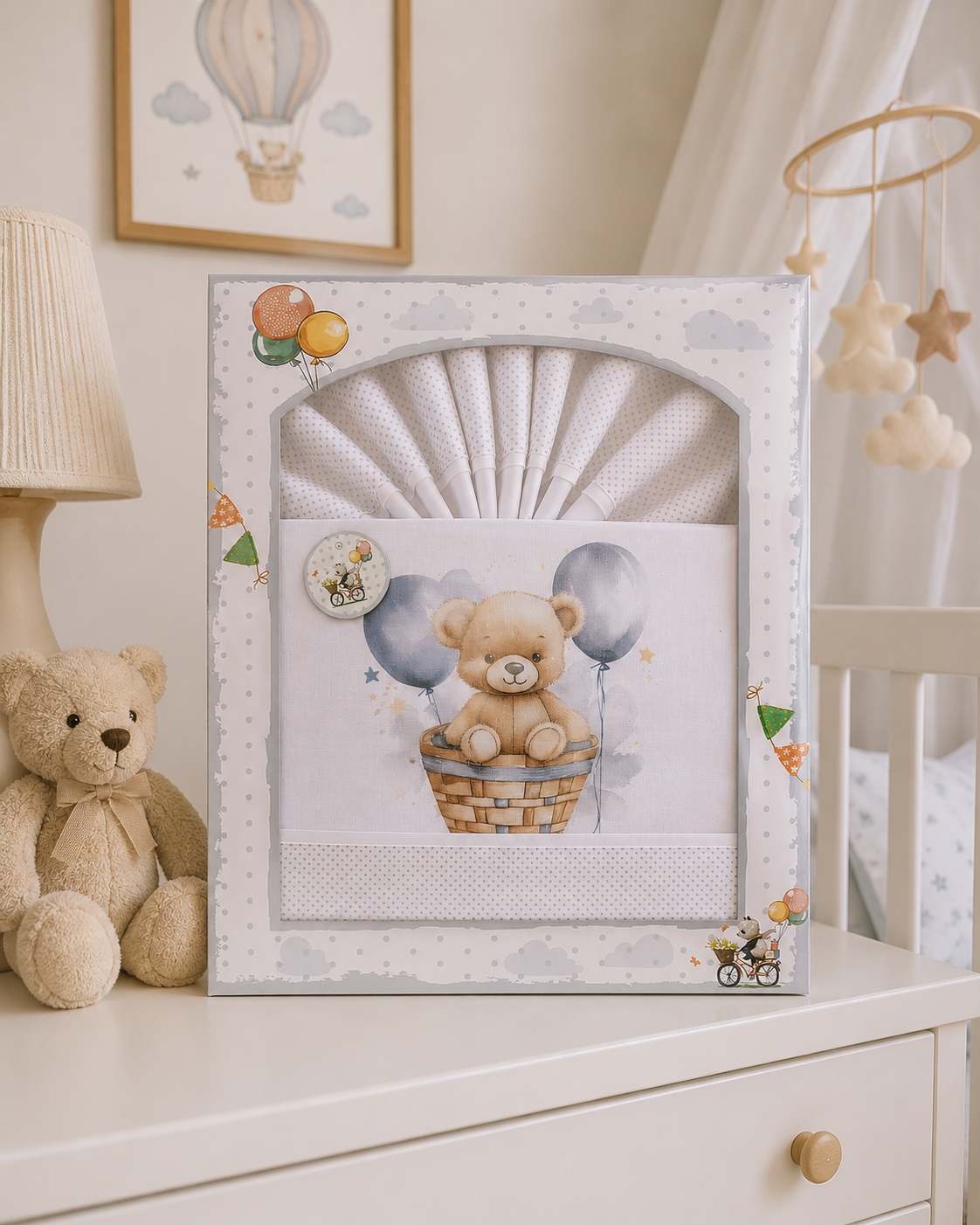 Caixa decorativa para bebé com estampas de ursinho e balões