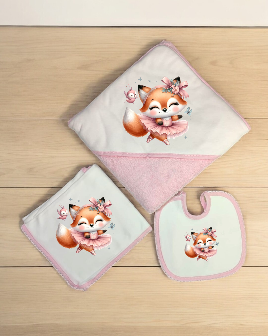 Conjunto de bebé branco e cor-de-rosa com estampa de raposa bailarina