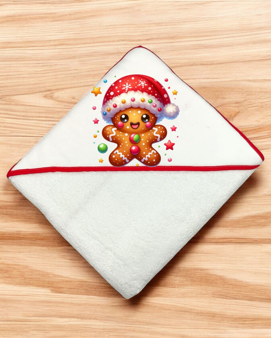 Toalha branca com bordas vermelhas e capuz com imagem de biscoito de gengibre com chapéu de Natal