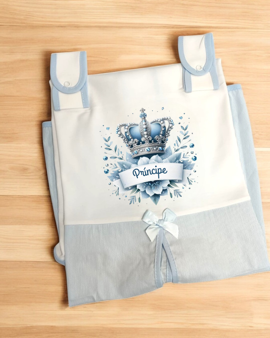 Babete com coroa azul e palavra Príncipe