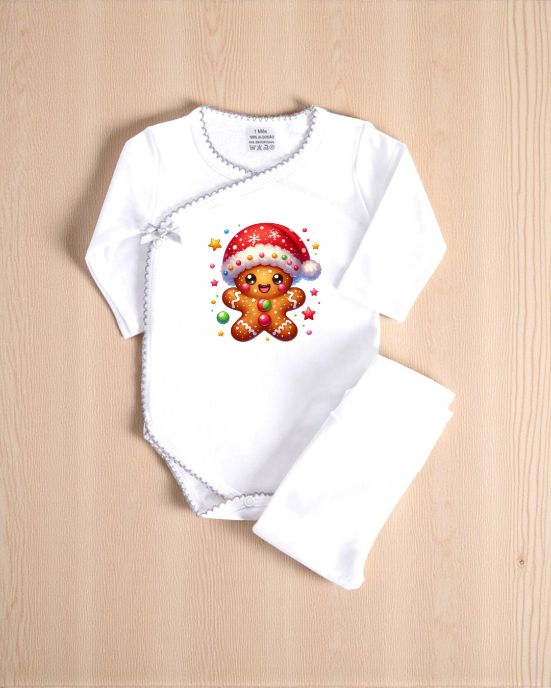 Conjunto branco de roupa de bebé com boneco de gengibre e chapéu de Natal