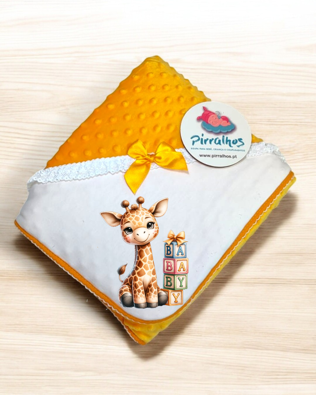 Cobertor de bebé amarelo e branco com girafa e blocos BABY