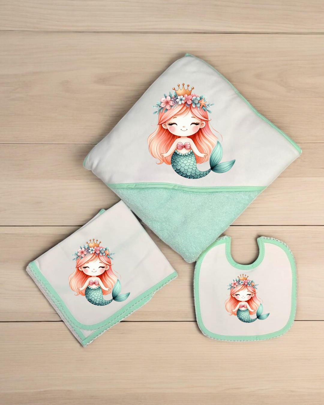 Conjunto de toalha, fralda e babete com ilustração de sereia ruiva
