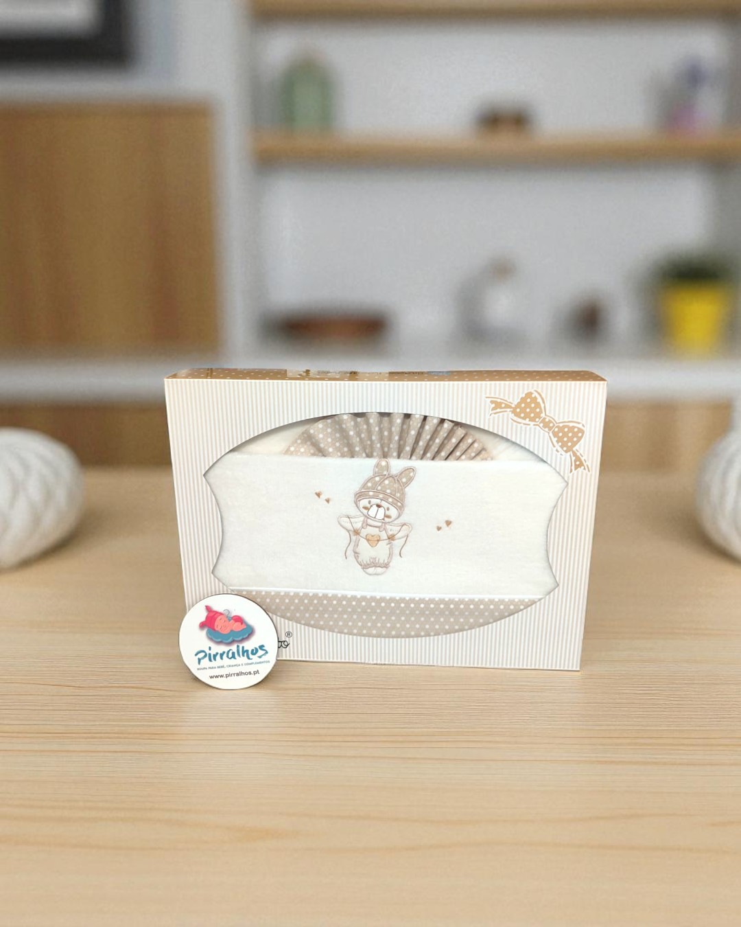 Caixa de tecido para bebé com estampa de coelho e embalagem quadrada com janela