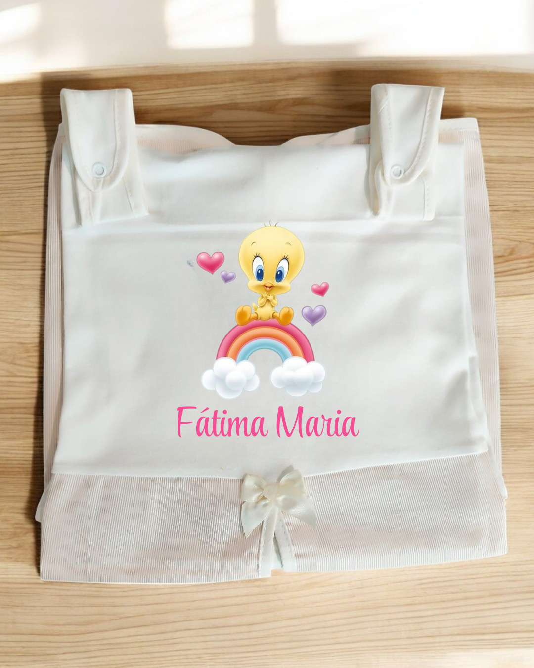 Fralda branca com estampado de Tweety e texto personalizado