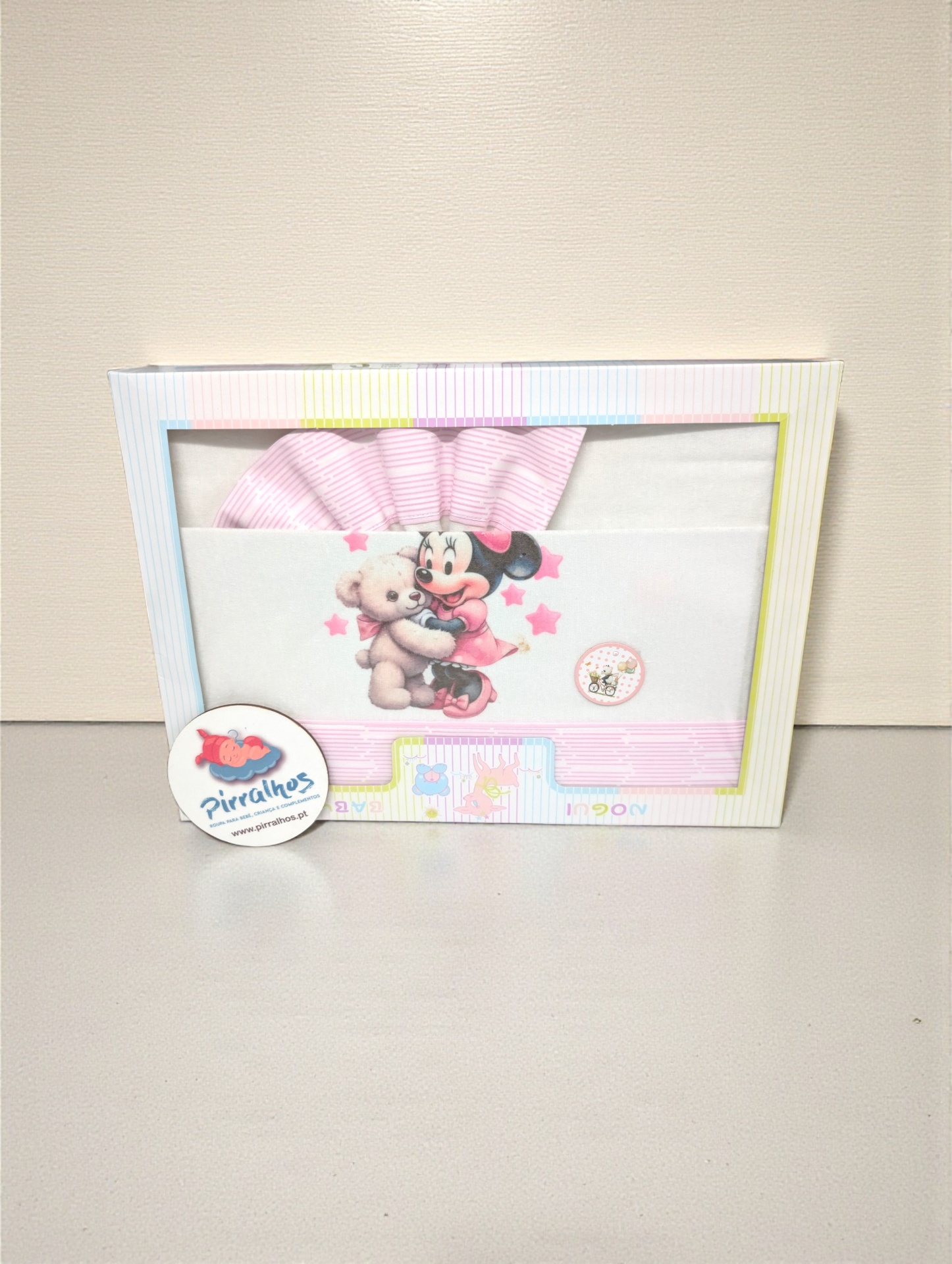 Conjunto têxtil de bebé com Minnie Mouse e urso em caixa multicolorida