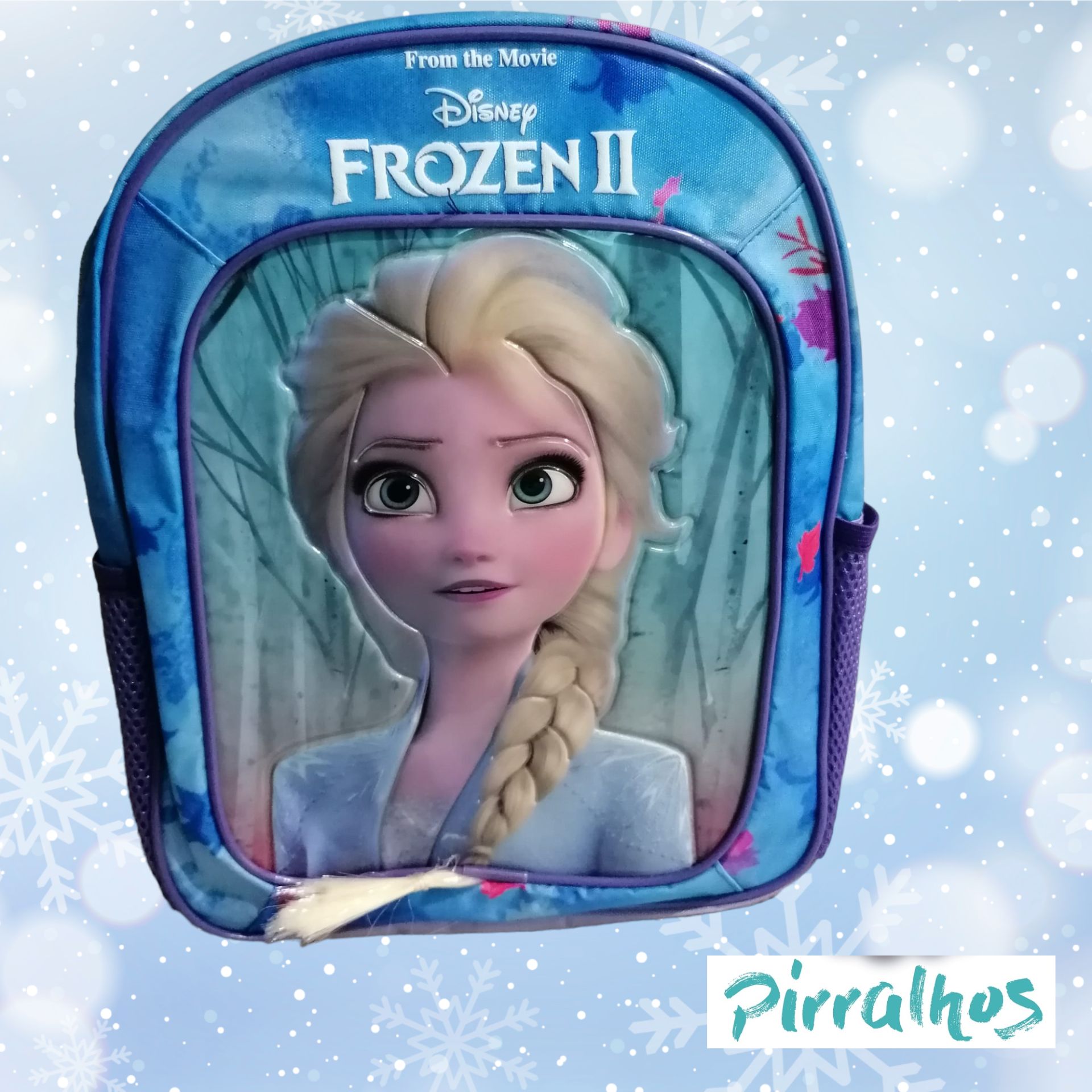 Mochila azul com imagem da personagem Elsa do filme Disney Frozen II