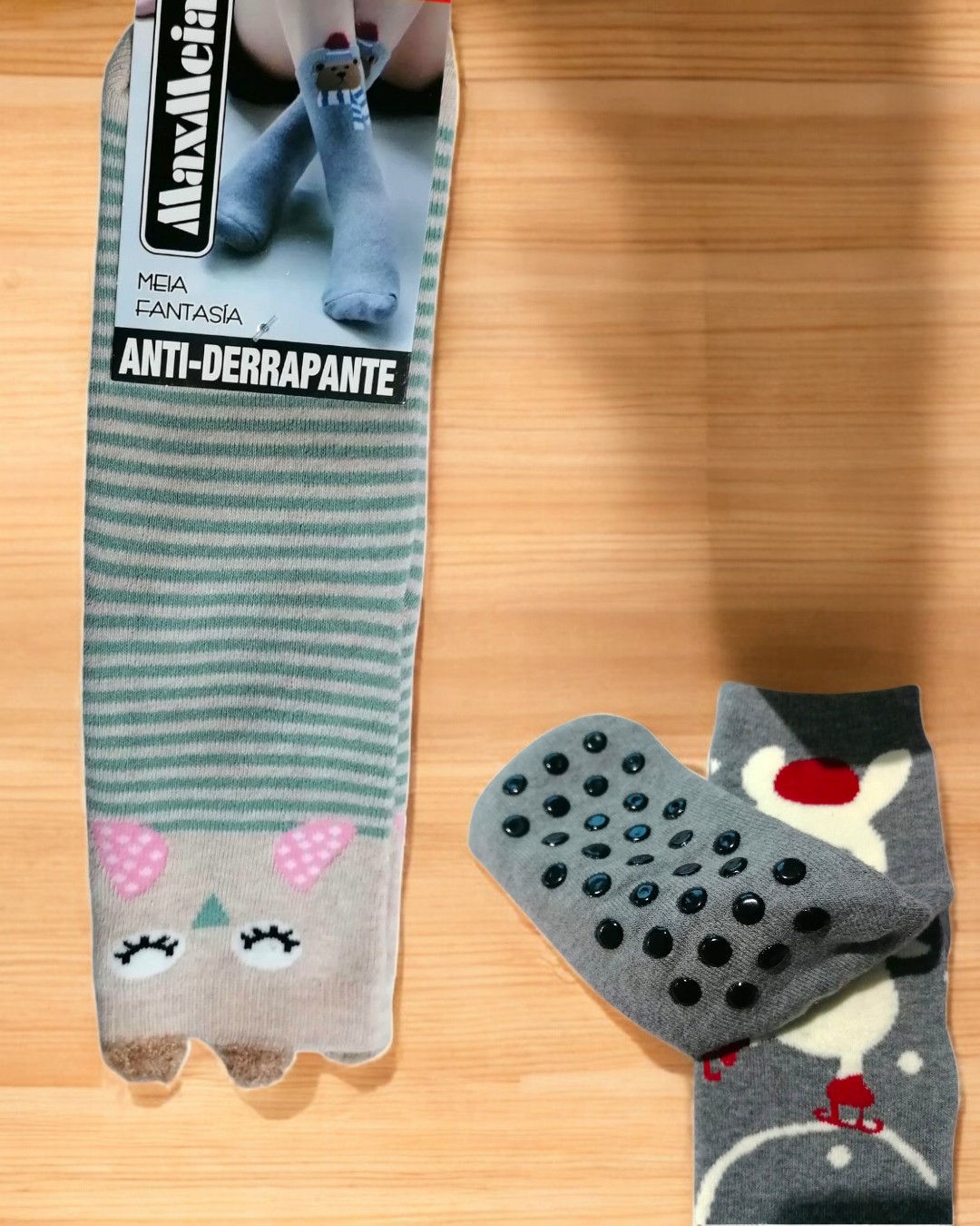 Meias fantasia antideslizantes cinzentas com riscas e rosto de gato, bolinhas antiderrapantes na sola