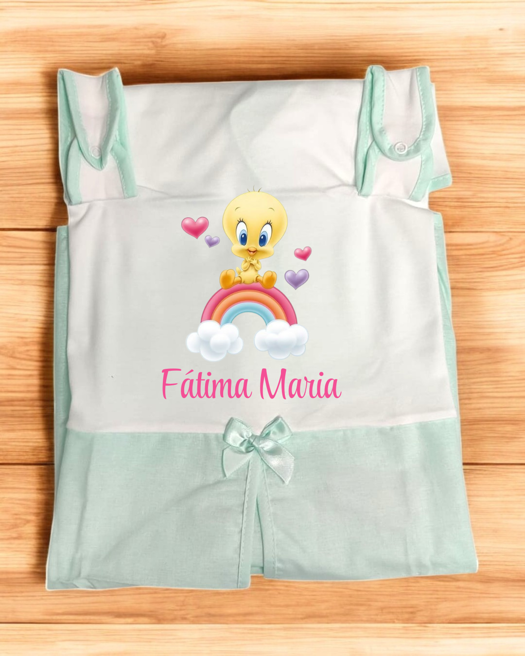 Body de bebé branco e verde água com personagem Tweety e texto personalizado Fátima Maria