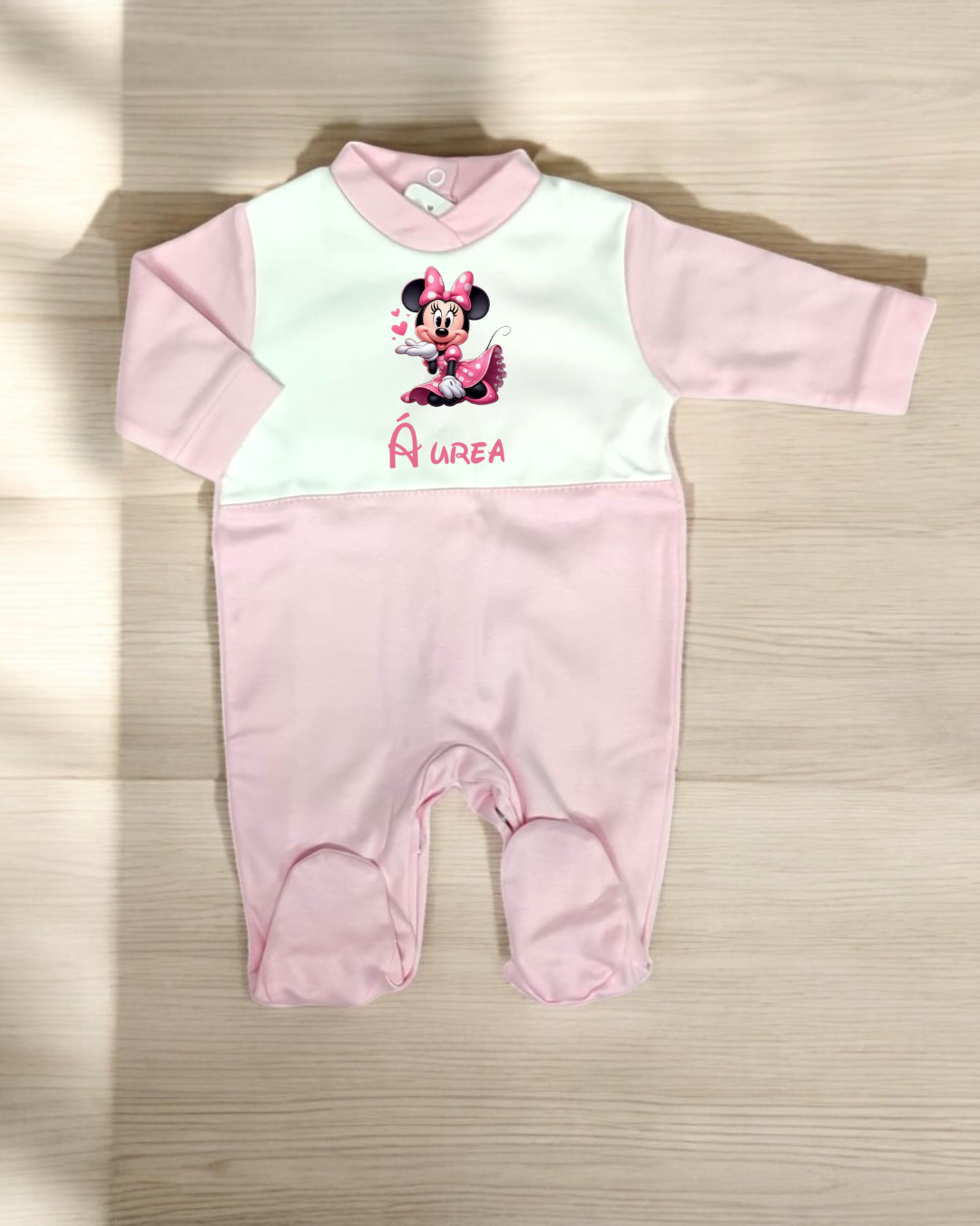 Macacão rosa e branco para bebé com estampa de Minnie Mouse e a palavra ÁUREA