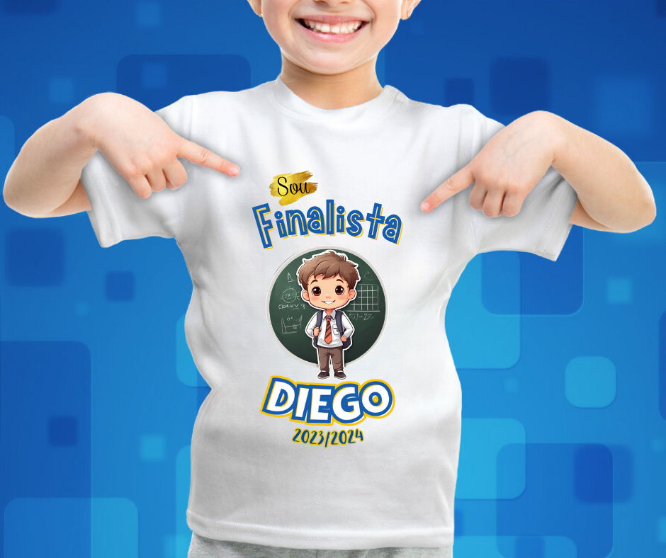 Criança a usar t-shirt branca com texto e ilustração de finalista Diego