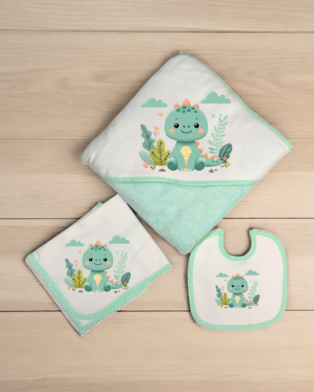 Conjunto de bebé com desenho de dinossauro azul em tecido verde e branco