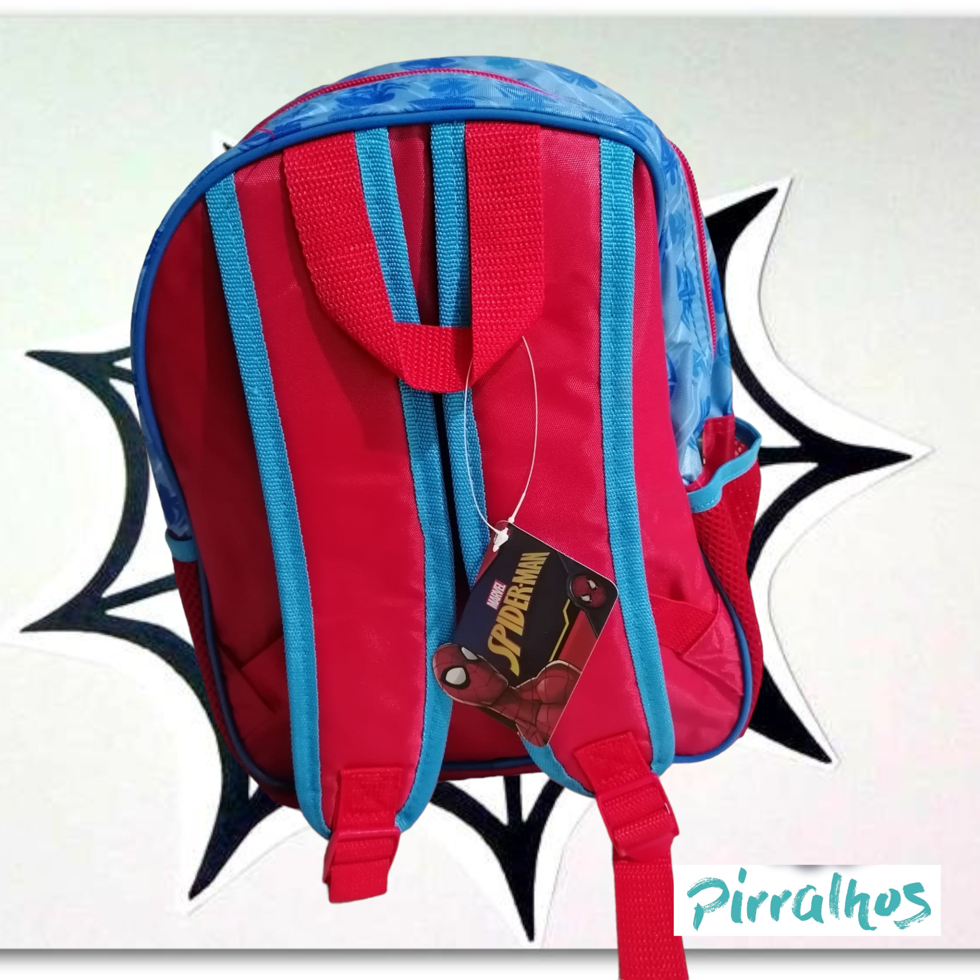 Mochila infantil vermelha e azul com etiqueta Spiderman
