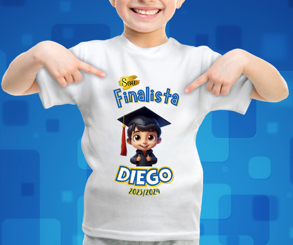 Camisola branca com estampa colorida de personagem animado e texto Sou Finalista DIEGO 2023/2024