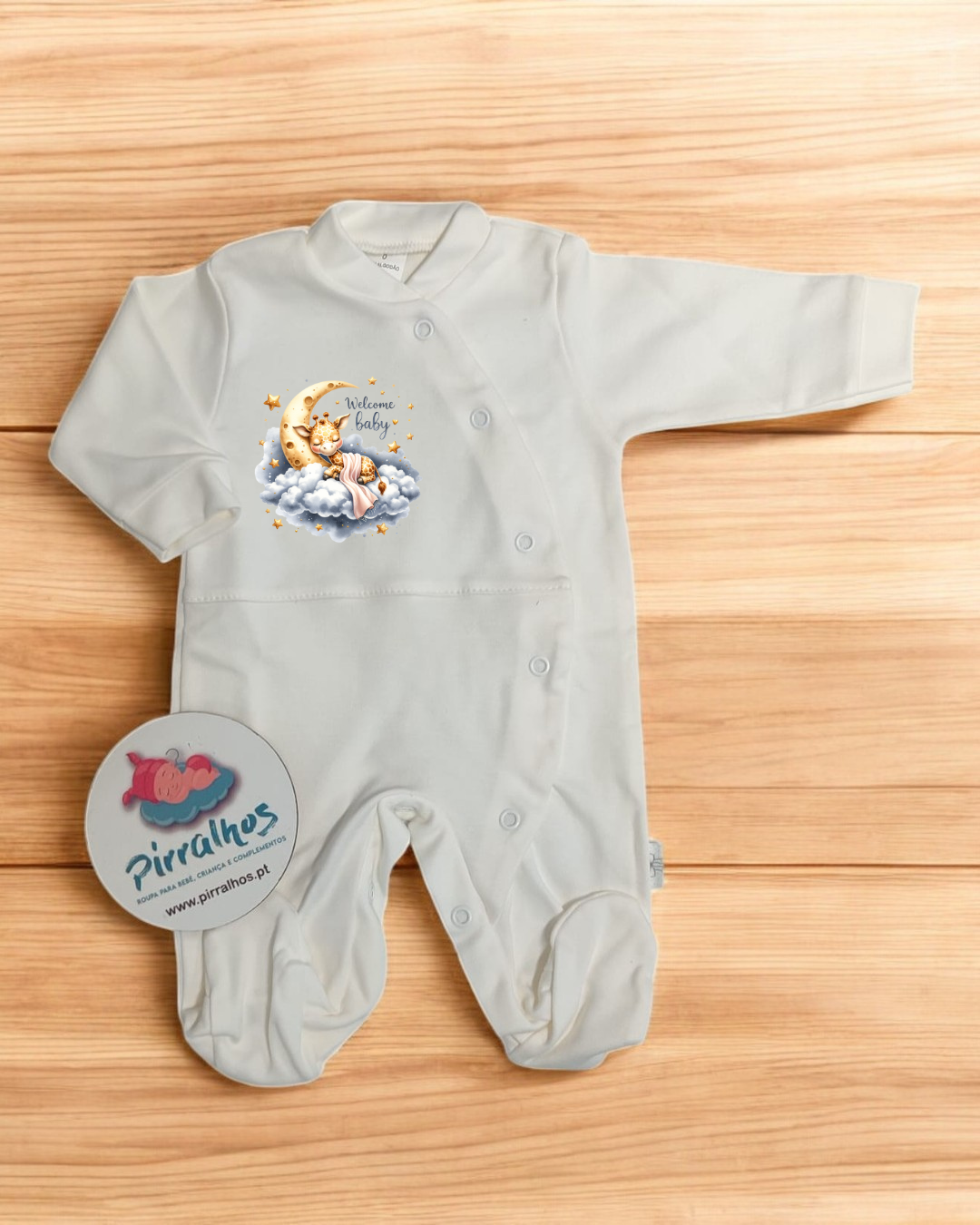 Macacão branco para bebé com estampado de lua e coelhinho