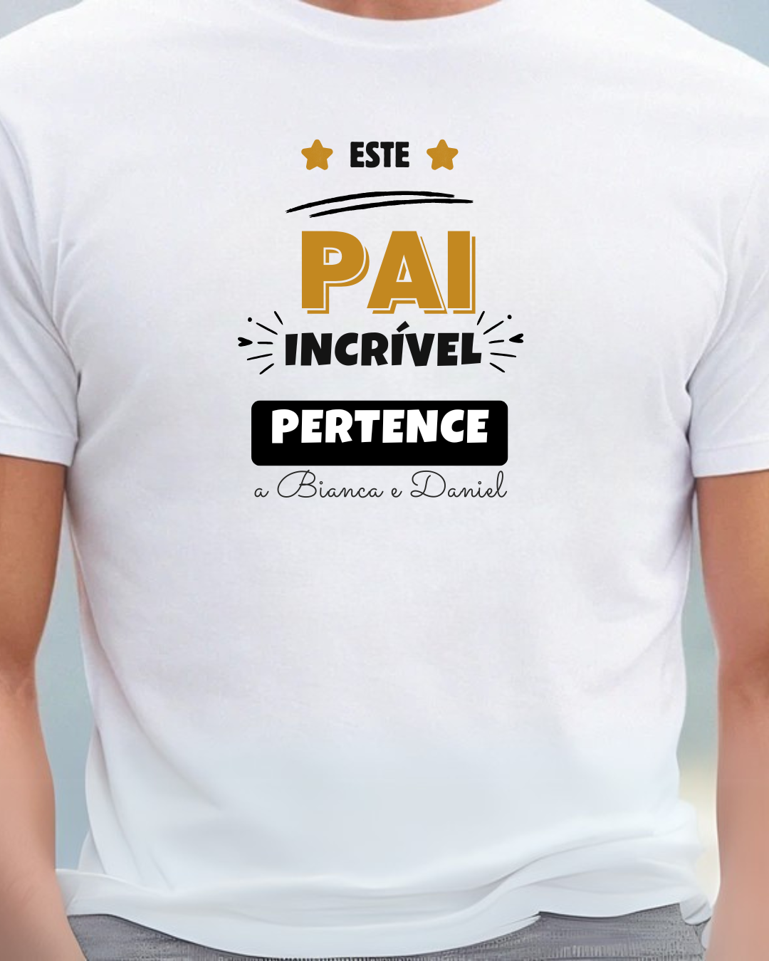 Camiseta branca com texto e design colorido no peito