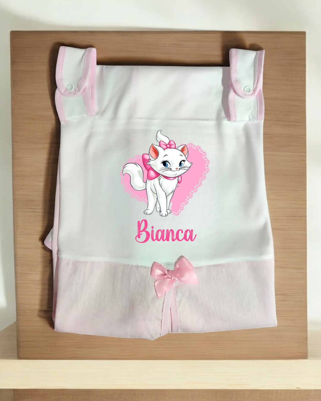 Bolsa de tecido branca e rosa com desenho de gato branco e nome Bianca