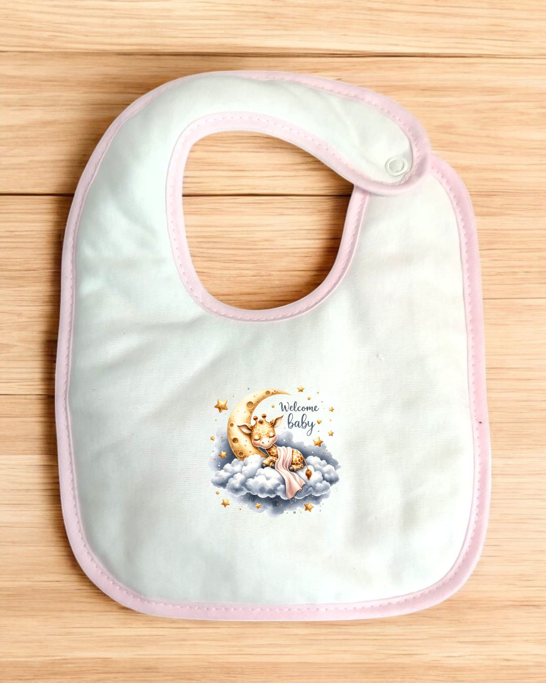 Babete branco com borda rosa e ilustração central de raposa e lua