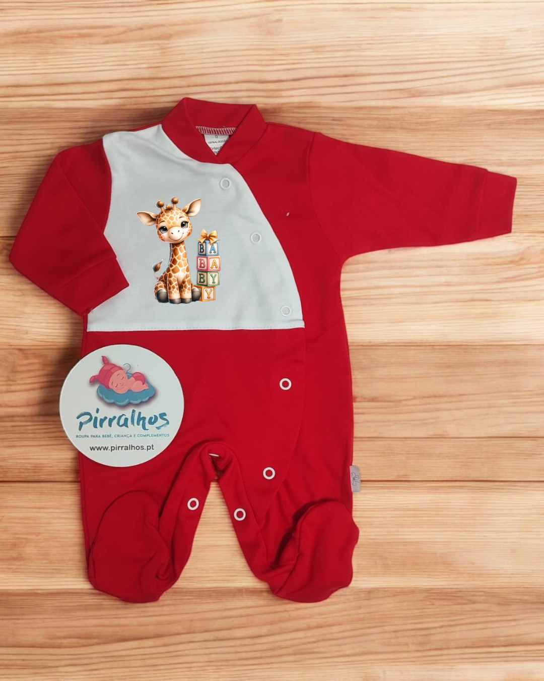 Macacão de bebé vermelho e branco com estampagem de girafa e blocos BABY