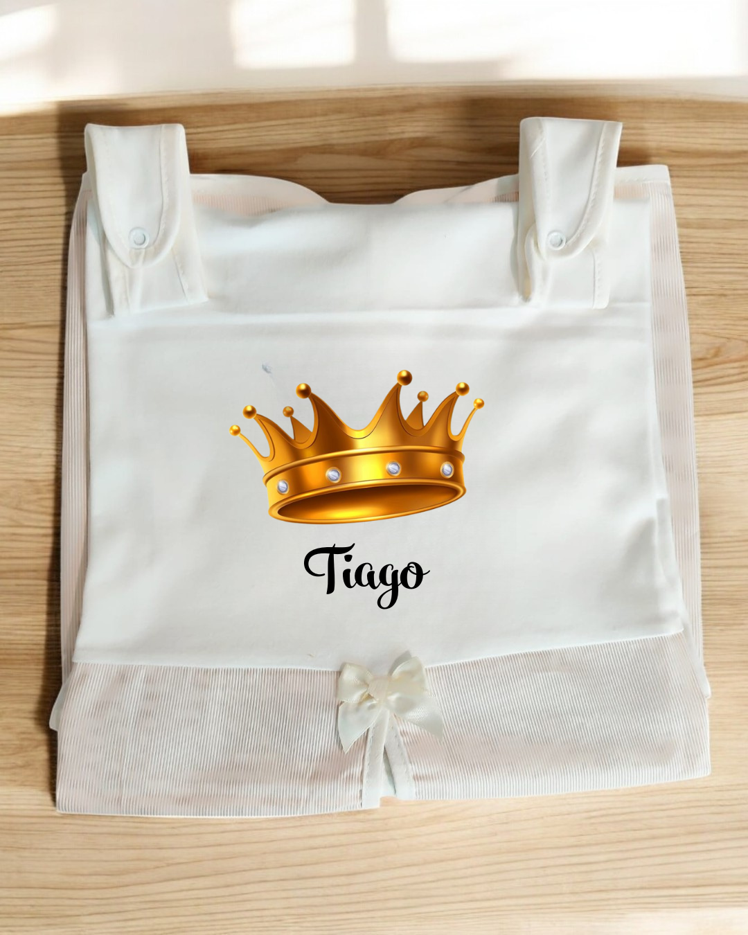 Manta de bebé branca com coroa dourada e nome Tiago