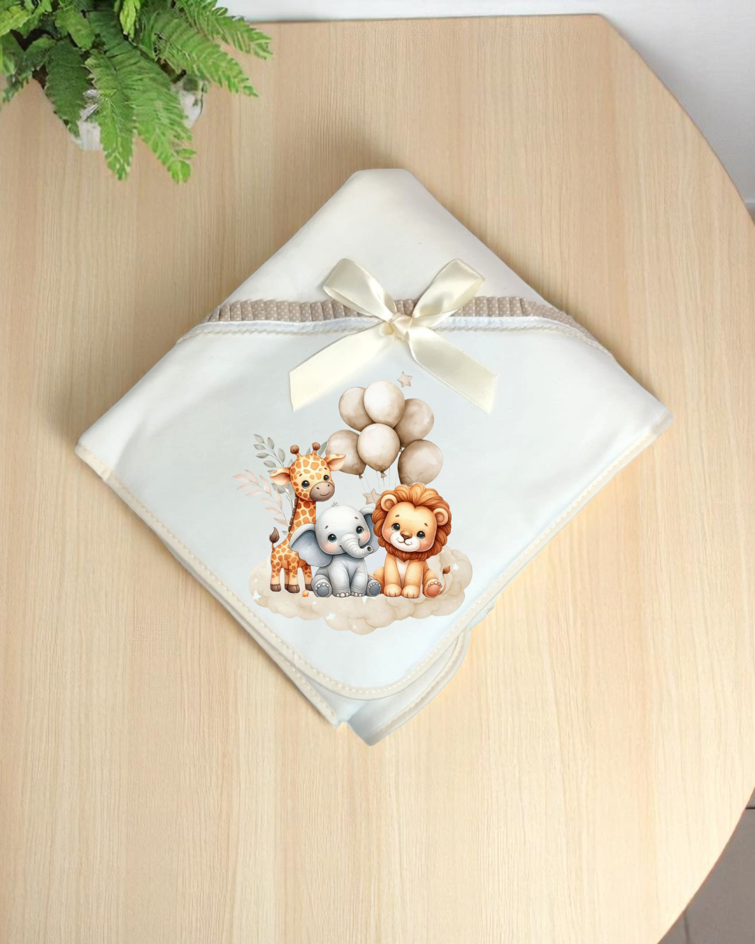 Toalha de banho para bebé branca com bordado de animais e balões pastel