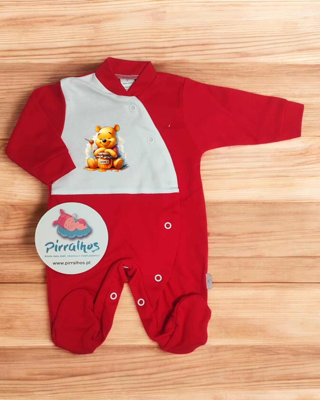 Macacão vermelho e branco para bebé com estampa do Ursinho Pooh