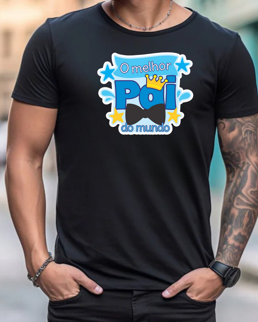 T-shirt preta com estampado colorido e texto 'O melhor Pai do mundo'