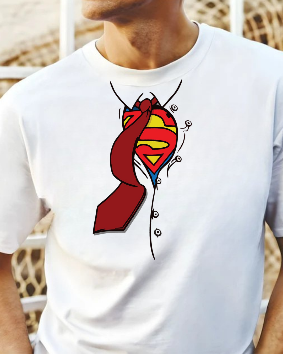 T-shirt branca com ilustração frontal de camisa de fato aberta e símbolo do Super-Homem com gravata vermelha