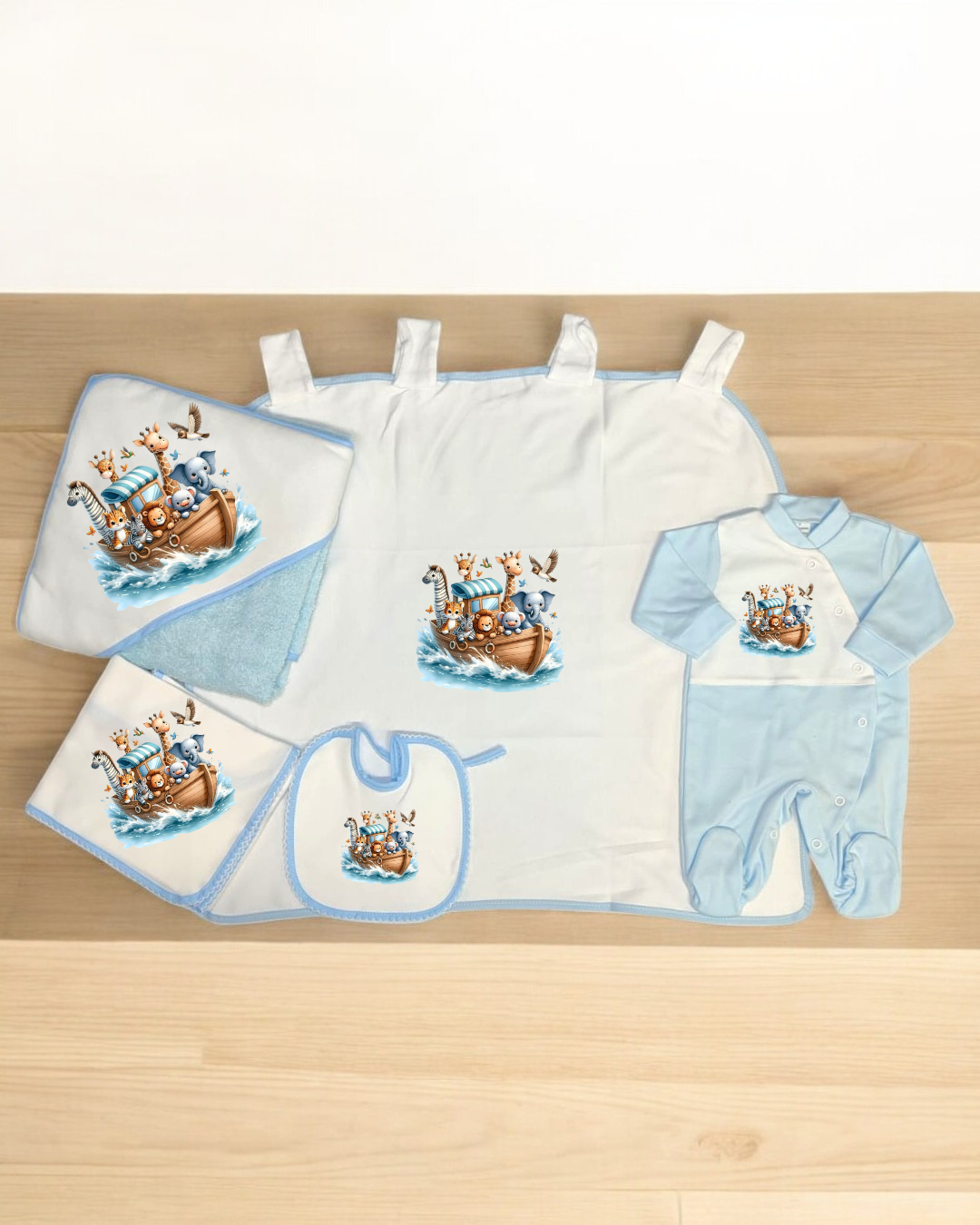 Conjunto de roupa e acessórios para bebé com estampa de barco e animais