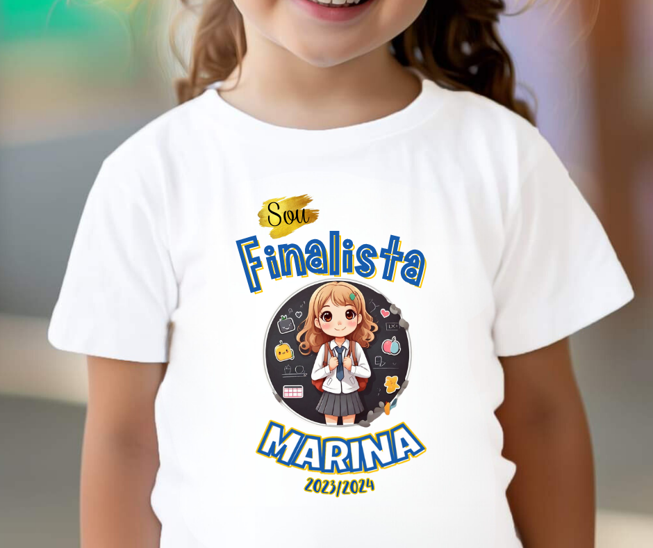 T-shirt branca com estampa colorida e texto Sou Finalista MARINA 2023/2024
