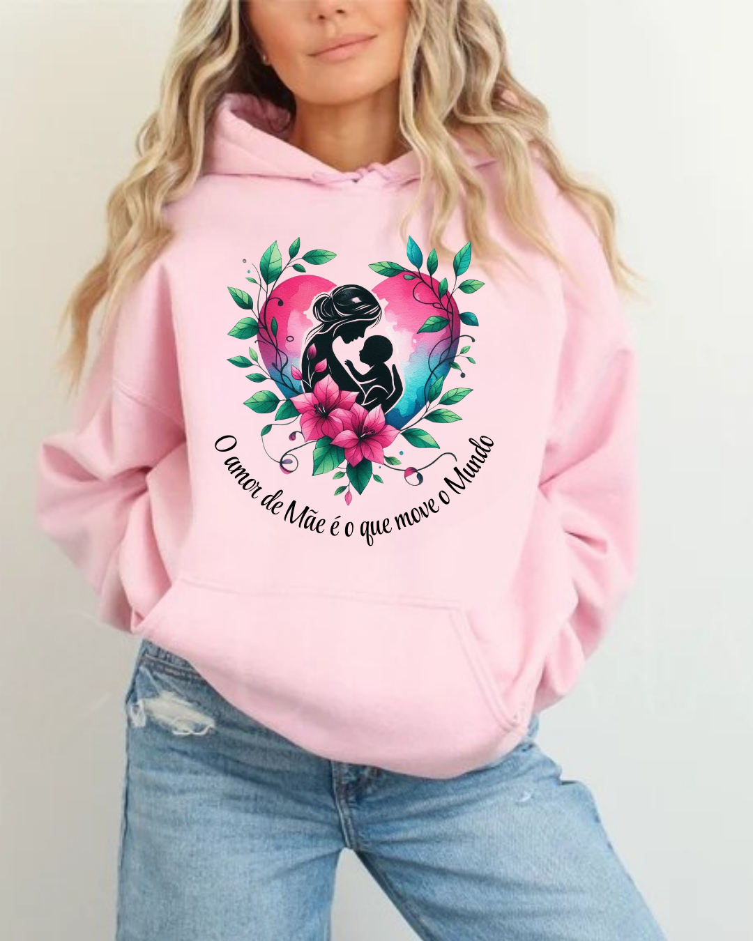 Sweatshirt rosa com estampa de mãe e filho em coração com texto em português