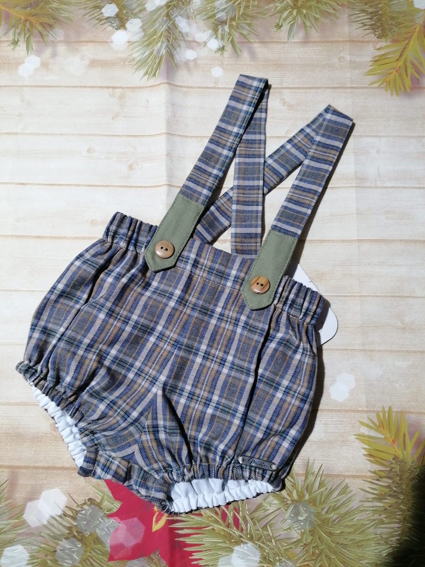 Macacão curto de bebé xadrez azul e verde com alças e botões