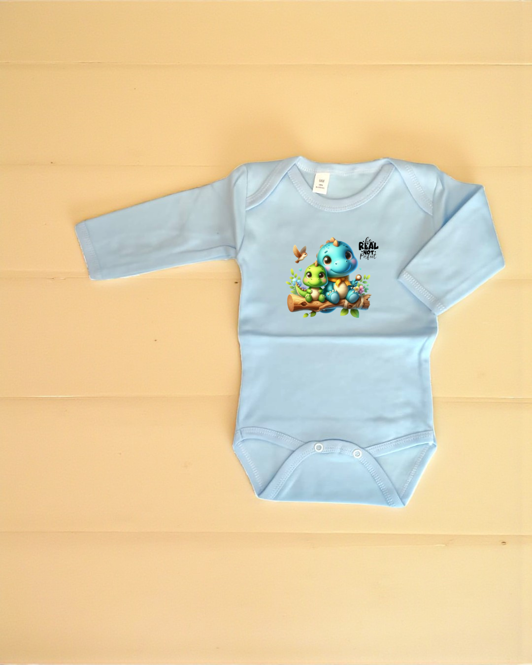 Body azul claro para bebé com desenho de dinossauros e texto